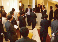 完成邸視察